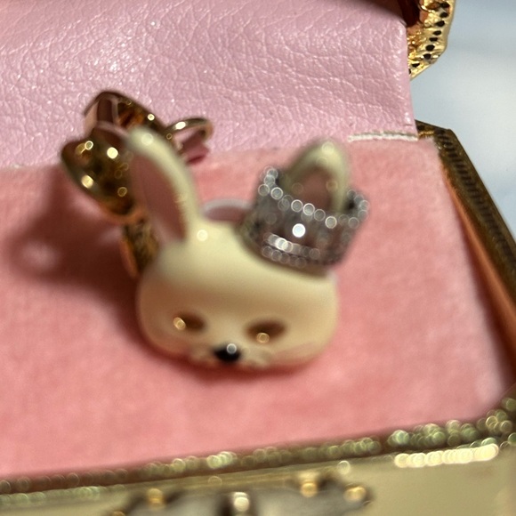 Juicy Couture Gold, cream & Pink Bunny mask Charm.
Limited edition 2011 NIB - Picture 4 of 9